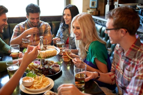 De ce consumi mai mult în unele restaurante sau baruri?