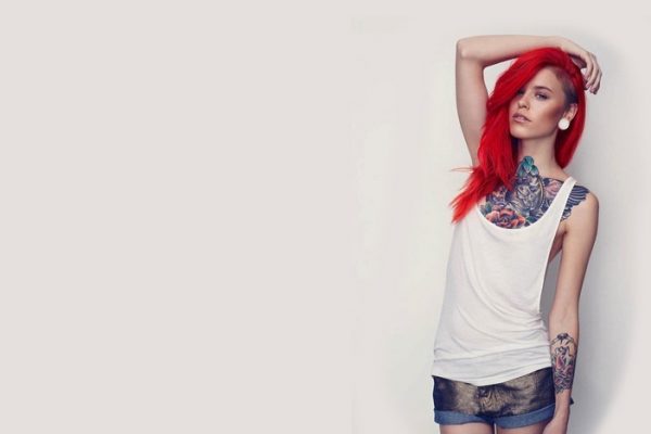 Ce spune psihologia despre femeile tatuate?