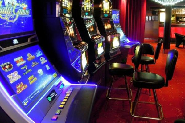 Dependența de ”păcănele” și statistici din România jucătorilor la aparate tip slot machine